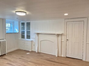 358 Warren St in Hudson, NY - Building Photo - Building Photo