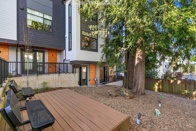 2024E NE 85th St, Unit E in Seattle, WA - Foto de edificio - Building Photo