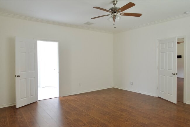 property at 2023 Creek Run Dr