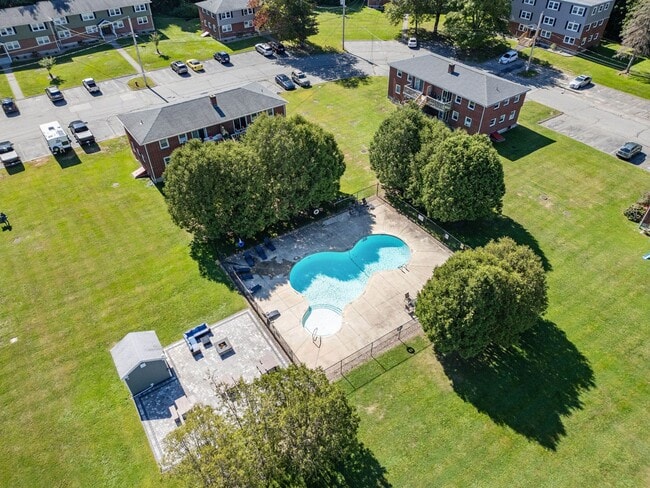 Manor Grove Apartments Groveland in Groveland, MA - Building Photo - Building Photo