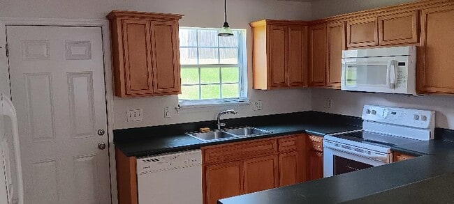1994 Nena Hills Dr in Tallahassee, FL - Building Photo - Building Photo