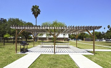 Jackson Square in McAllen, TX - Foto de edificio - Building Photo