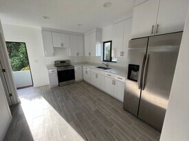 544 NW 35th St in Miami, FL - Building Photo
