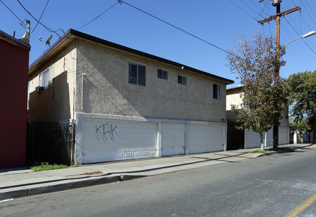 1309-1313 N Willowbrook Ave in Compton, CA - Foto de edificio - Building Photo