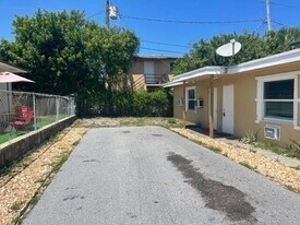 725 21st St in West Palm Beach, FL - Building Photo