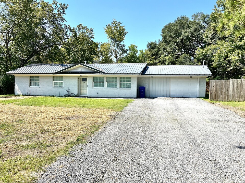 700 N Gladys St in Leesville, LA - Building Photo