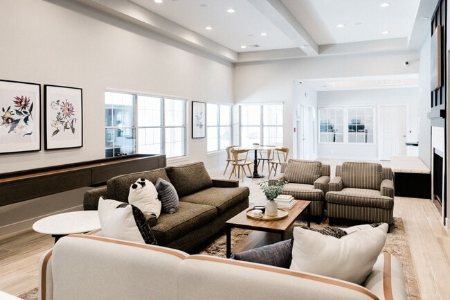 The Villas at Foxwood in Milwaukee, WI - Building Photo - Building Photo