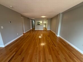 1751 Beacon St, Unit 304 in Brookline, MA - Building Photo - Building Photo