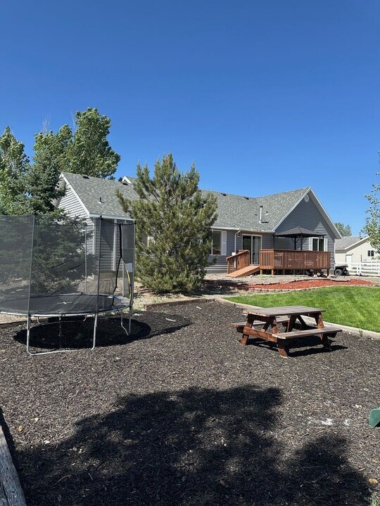 204 Edgebrook Dr in Spring Creek, NV - Building Photo