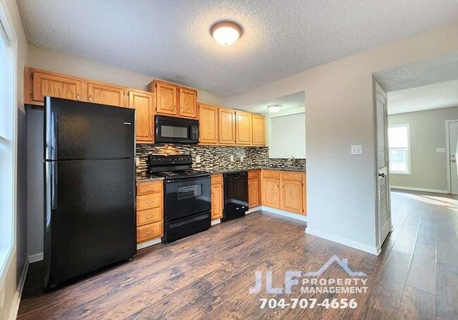 property at 268 Southcircle Dr NW