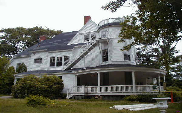 Lodge Apartments in Manchester, MA - Building Photo