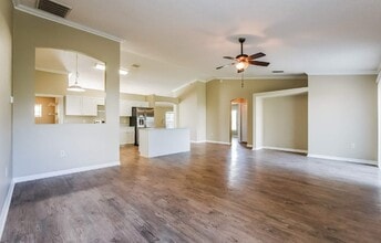 650 4th Ave N in Deltona, FL - Foto de edificio - Building Photo