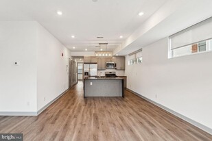 411 W Berks St in Philadelphia, PA - Building Photo