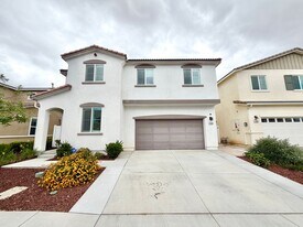 36389 Flare Dr in Winchester, CA - Building Photo