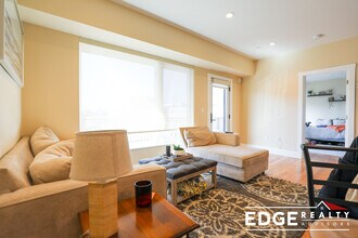 19 Glencoe St, Unit 2 in Boston, MA - Building Photo - Building Photo