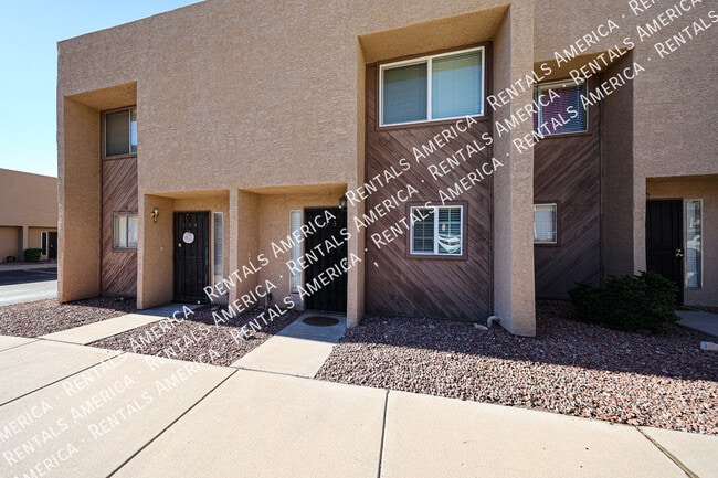 1601 W Sunnyside Dr in Phoenix, AZ - Foto de edificio - Building Photo