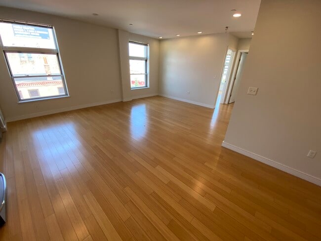 609 Albany St, Unit 7 in Boston, MA - Building Photo - Building Photo
