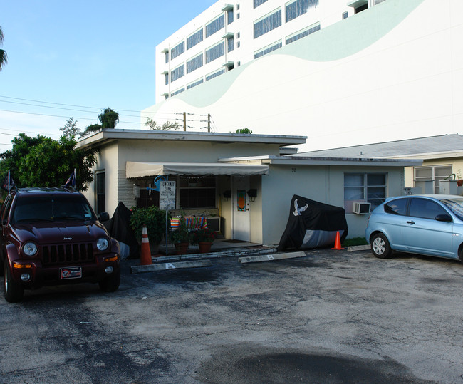 22-98 SE 7th St in Fort Lauderdale, FL - Building Photo - Building Photo