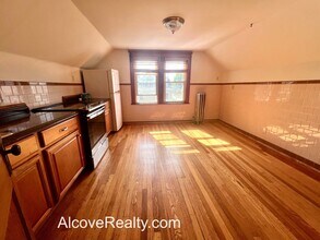 40 Alfred Rd, Unit 3 in Arlington, MA - Building Photo - Building Photo