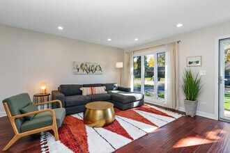 10240 Hawthorne Dr in Orland Park, IL - Building Photo - Building Photo
