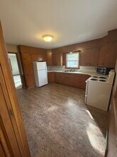 106 Juniper St S in Lester Prairie, MN - Building Photo - Building Photo