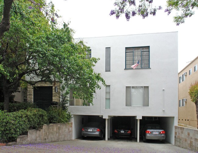 333 N Oakhurst Dr in Beverly Hills, CA - Building Photo - Building Photo