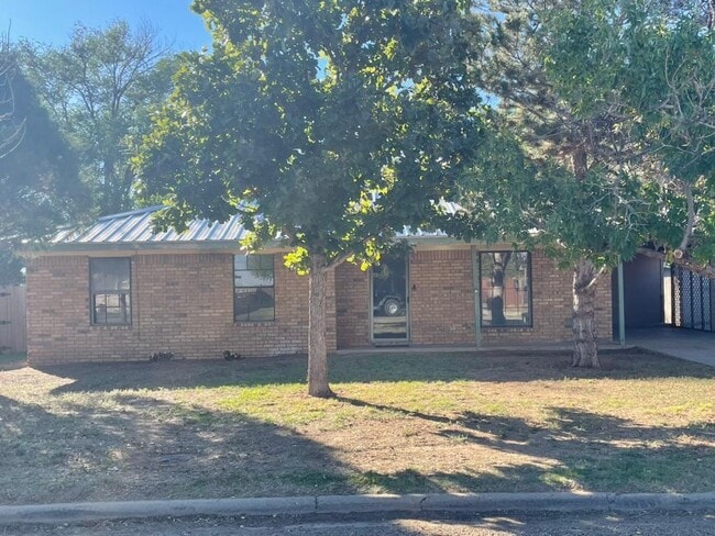 property at 906 Sagebrush Rd