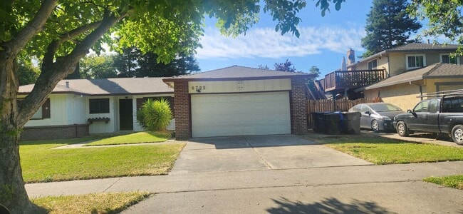 6725 Riverside Blvd in Sacramento, CA - Building Photo - Building Photo