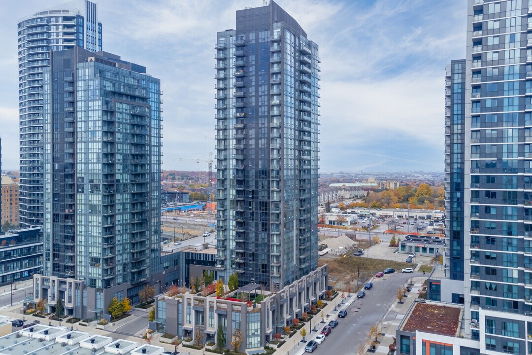 Amber Condos in Mississauga, ON - Building Photo