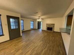 1233 Armadillo Rd in Austin, TX - Building Photo - Building Photo