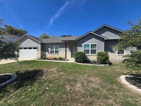 800 Woodview Dr in Georgetown, TX - Building Photo