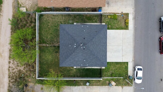 214 Allen Dr in Laredo, TX - Building Photo - Building Photo