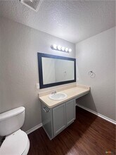 651 Northern Lights Dr in New Braunfels, TX - Foto de edificio - Building Photo
