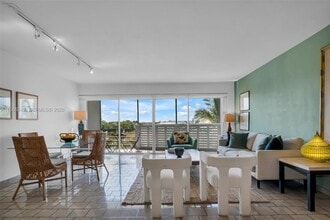 555 Crandon Blvd in Key Biscayne, FL - Building Photo - Building Photo