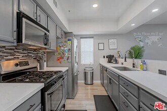 12032 S Broadway in Los Angeles, CA - Building Photo - Building Photo