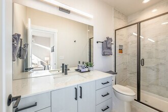 1600 S Washington St in Seattle, WA - Building Photo - Building Photo