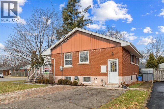 property at 9 Grenadier Dr
