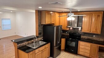2800 Hartford Ave in Johnston, RI - Building Photo