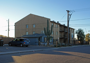 Hatcher Heights in Phoenix, AZ - Building Photo - Building Photo