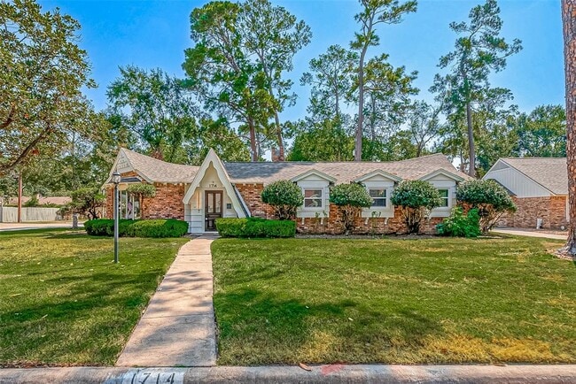 property at 1714 Maux Dr