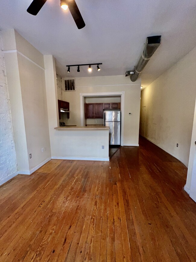 1112 W Cary St, Unit Apt 1 in Richmond, VA - Building Photo - Building Photo