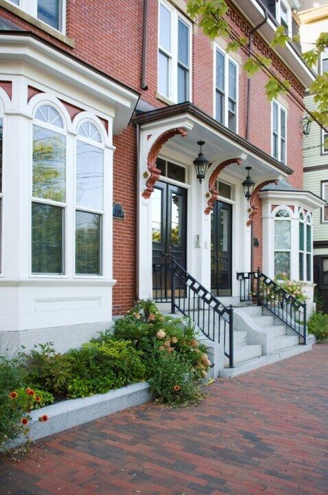 229 Cumberland Ave, Unit 4 in Portland, ME - Building Photo