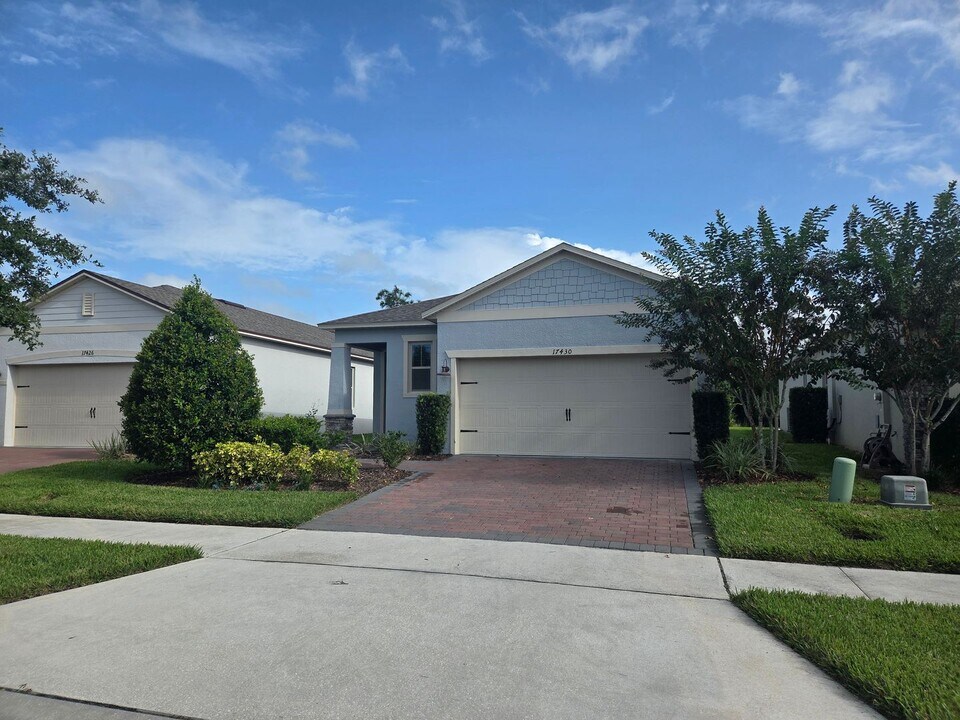 17430 Blazing Star Cir in Clermont, FL - Building Photo