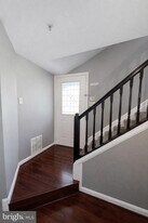 120 Woodridge Pl in Laurel, MD - Building Photo