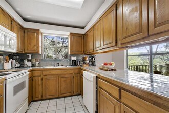 9201 Simmons Rd in Austin, TX - Building Photo - Building Photo