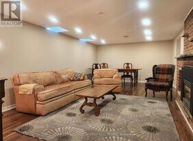 737 Law St in Oshawa, ON - Building Photo