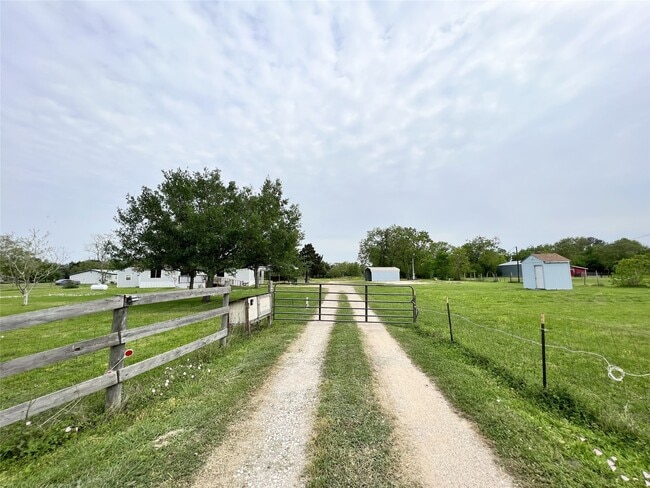 10125 Needville Fairchilds Rd in Needville, TX - Building Photo - Building Photo