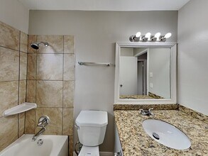 1314 Kenwick Pl in Pasadena, TX - Building Photo - Building Photo