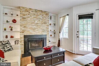 5730 Evergreen Knoll Ct in Alexandria, VA - Building Photo - Building Photo