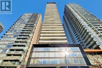 28 Wellesley St E in Toronto, ON - Building Photo - Building Photo